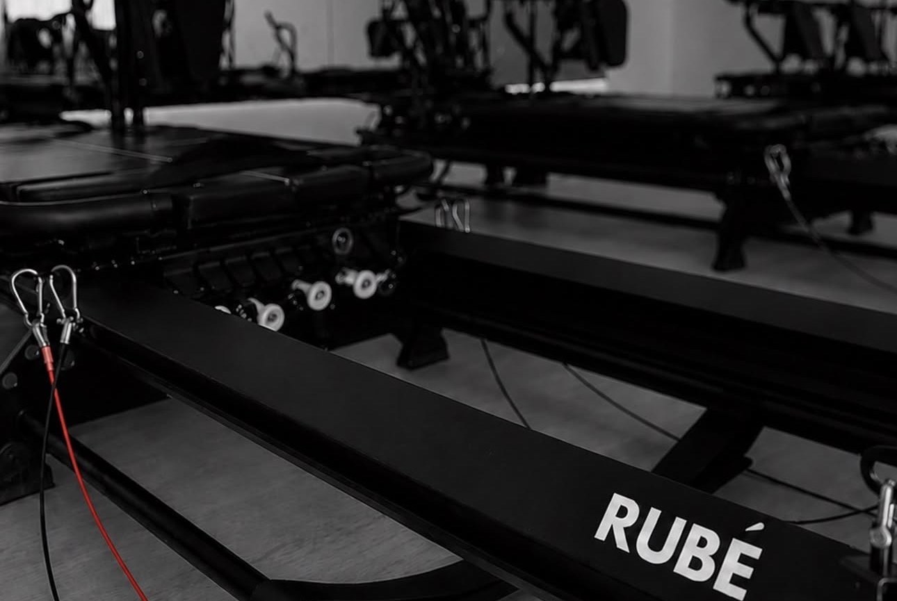 RUBÉ Studio, Innenraum mit Reformern und natürlichem Licht